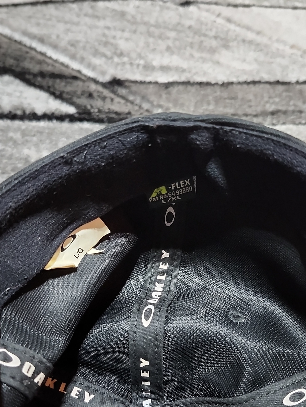 OAKLEY TINCAN BLACK-ON-BLACK CARBON FIBER ELLIPSE LOGO FLEX FITTED CAP HAT - Picture 10 of 13